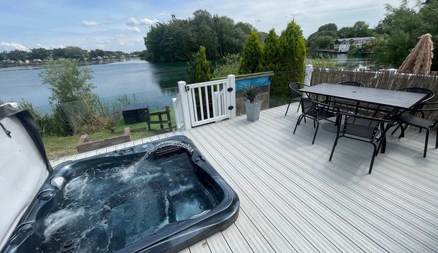 Luxury lakeside caravan situated on award winning park Tattershall Lakes,private Fishing Peg,Hot tub