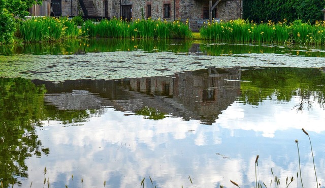 Luxury Lakeside Cottages sleeps up to 19 with fishing & hot tubs