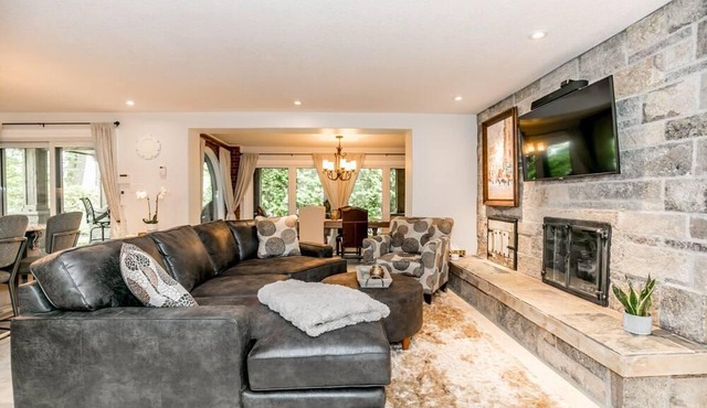 Luxury Lakeside Executive Suite