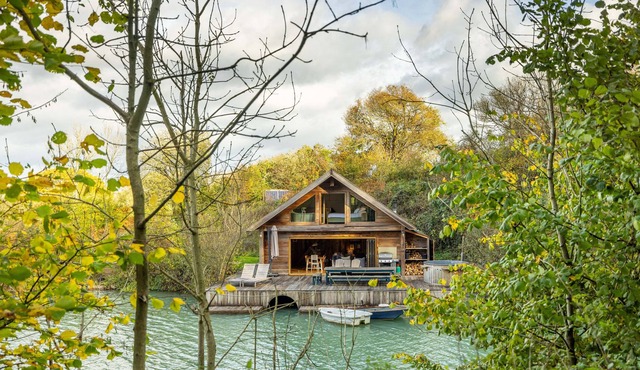 Luxury lakeside hideaway nestled in the beautiful Sussex Downs.