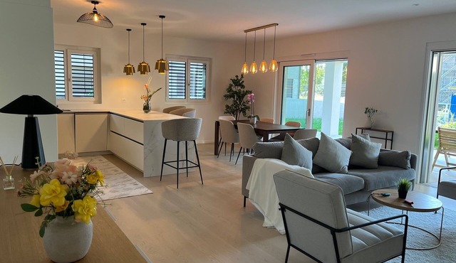 Luxury lakeside home Geneva Lausanne