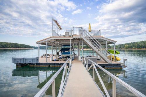 Luxury Lakeside Living at Knot Working on Norris Lake