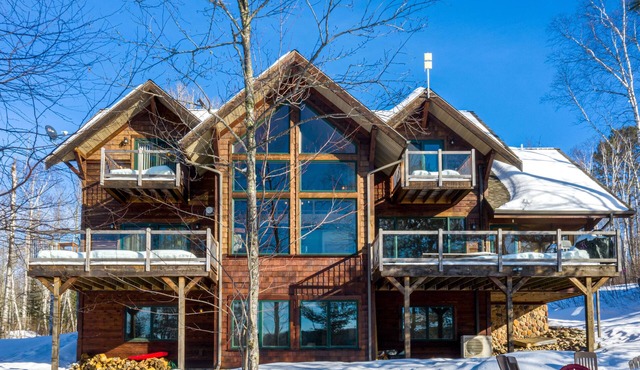 Luxury Lakeside Living with Sauna; Ski/Golf/Bike/Hike/Kayak