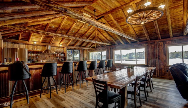 Luxury Lakeside Lodge on Beautiful Somo Lake