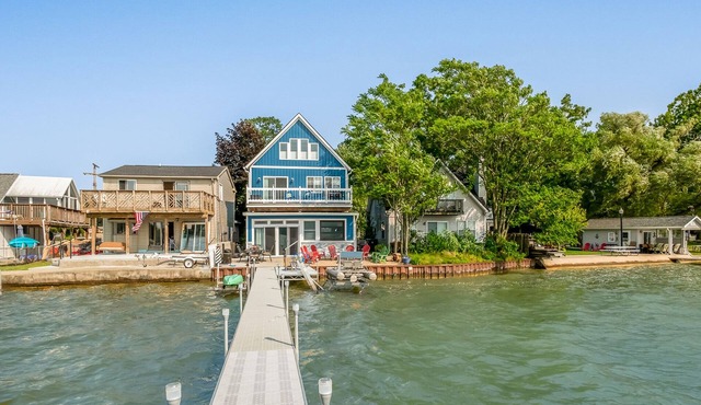 Luxury Lakeside Oasis - king bed! Sleeps 8.