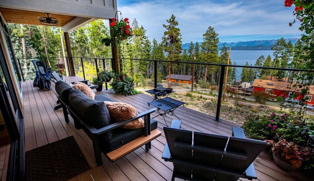 Luxury Lakeside Retreat w/Panoramic Flathead View