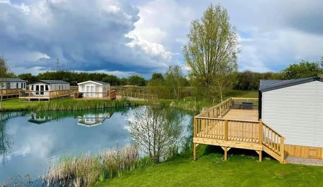 Luxury Lakeside Retreat -Near York-5* Country Park