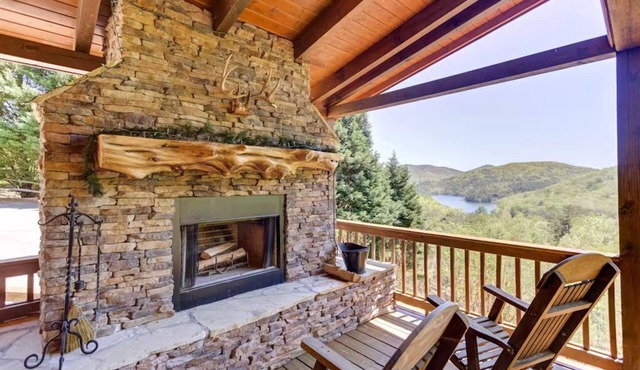 Luxury Lakeview Cabin w/Hot Tub & Game Room