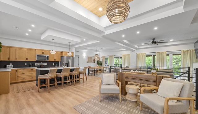 Luxury Lakeview Escape & Marina Access– Near Silver Dollar City