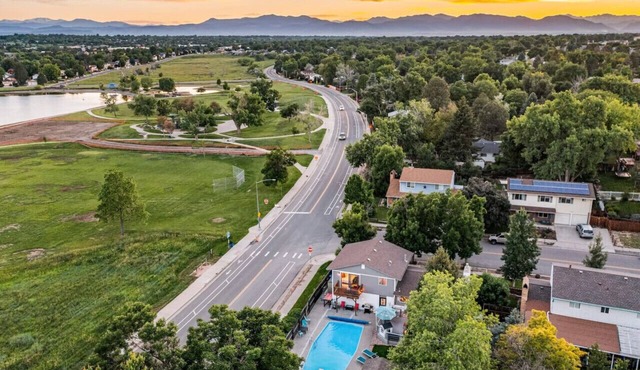 Luxury Lakeview Home, Private Heated Pool, Near Near Denver, Walkable Lake, Dog OK
