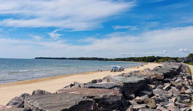Luxury Lakeview Modern 3 Bedroom Cottage at Sherkston Shores.