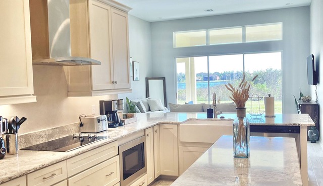 Luxury Lakeview/Peaceful Oasis 5BR Home