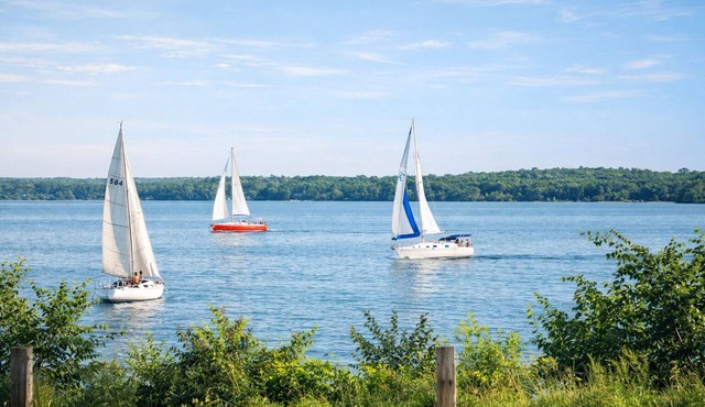Luxury Lakeview Stay with Jacuzzi | Downtown Barrie