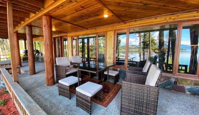Luxury Lakeview Suite with Stunning Sunsets in Popular Woods Bay Location