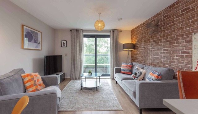 Luxury Lancaster Apartment with Parking