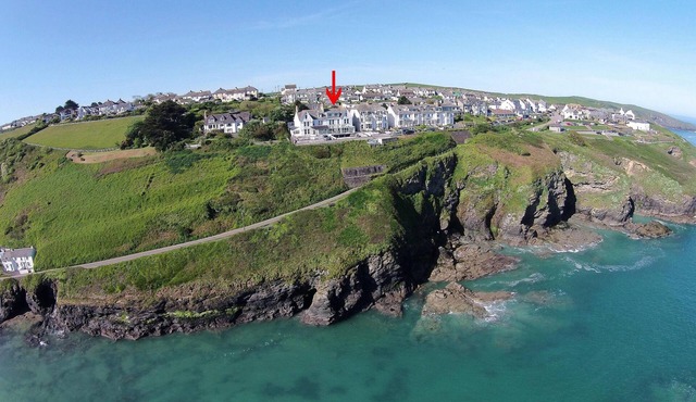 LUXURY LARGE 7 bedroom house Fantastic Sea Views sleeps up to 14.