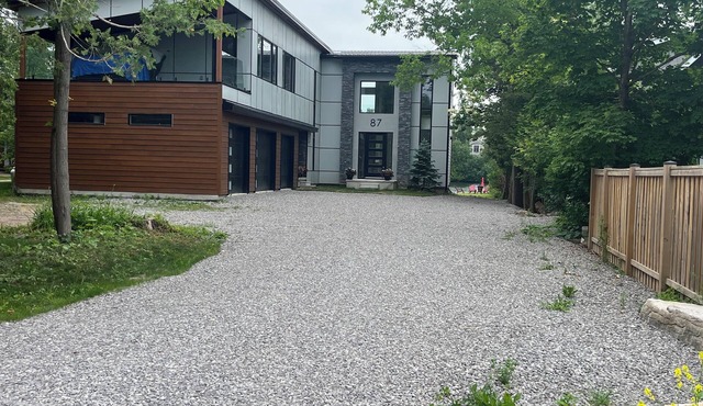Luxury Large Waterfront Cottage w/Games Room