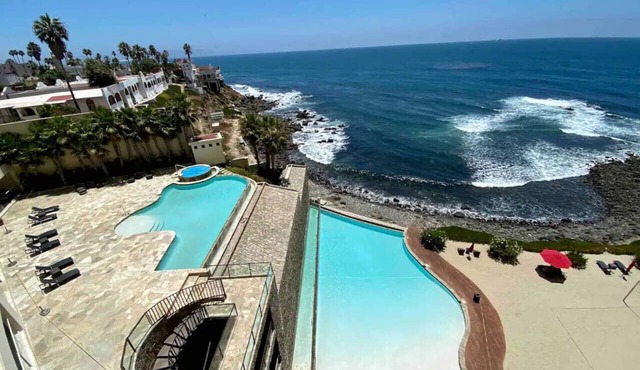 Luxury Las Olas Grand- 3 Bedroom Oceanfront Condo w/3 Pools, 5 hot tubs, beach.