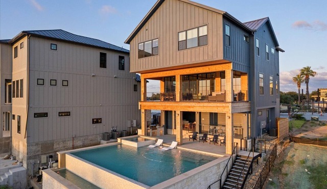 Luxury LBJ Lakefront w/sunset views, pool, hot tub, game room/pingpong; perfect for large gatherings!
