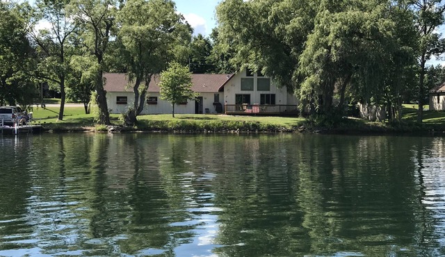 Luxury Le Homme Dieu Home With Prime Location And Private Boat Ramp