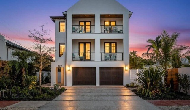 Luxury Lido Retreat with Pool, Spa, Firepit & Rooftop Views