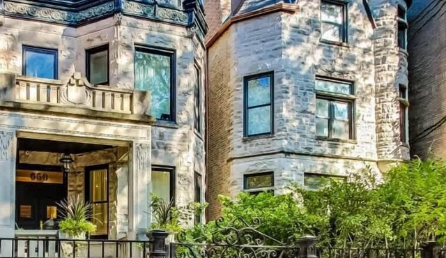 Luxury Lincoln Park Apartment with Gourmet Kitchen
