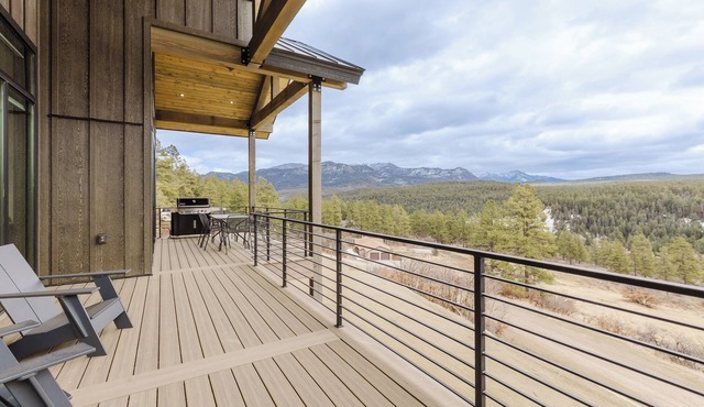 Luxury Listing | A/C, Hot Tub, Close to Skiing, Incredible Mountain Views