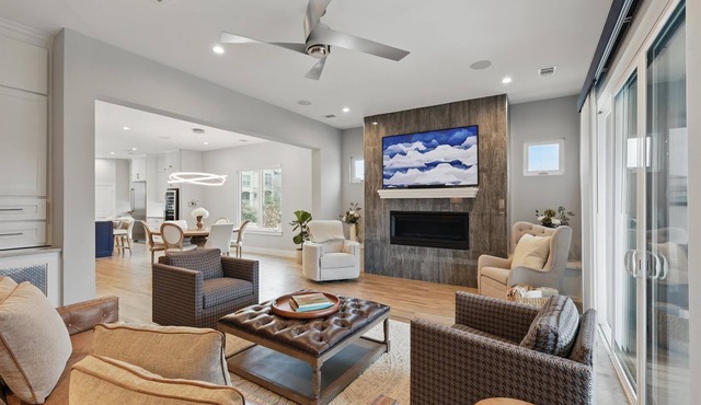 Luxury Living at its Finest – 3BD/3.5BA (Sleeps 6)