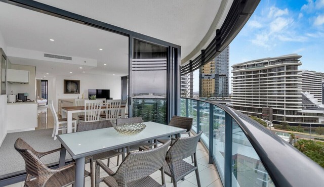 Luxury Living At The Oracle