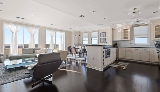 Luxury Living at The Grand!