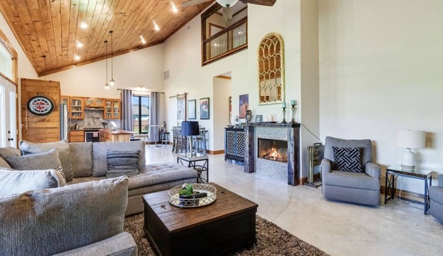 Luxury Living - Barndominium