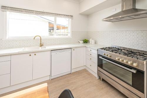 Luxury Living Central College Estate Springvale