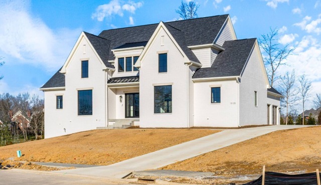 Luxury Living, Derby Thrills