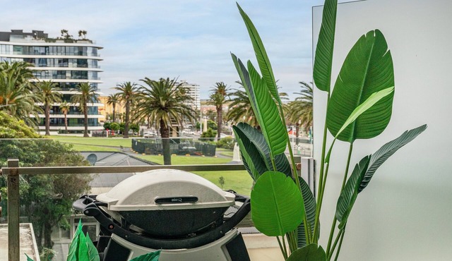 LUXURY LIVING - ICONIC ST KILDA BEACH LOCATION * ONE MONTH SHORT STAYS *n