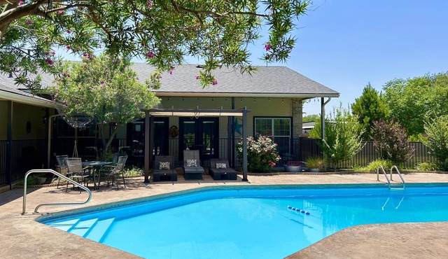 Luxury Living in a Country Setting and Minutes to Lubbock!