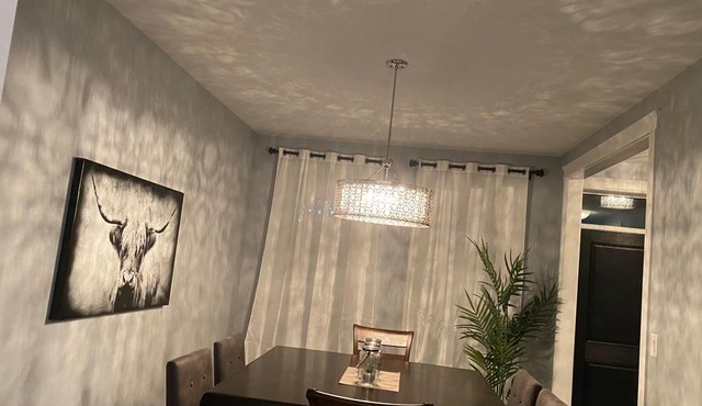 Luxury Living in a serene neighborhood, perfect for vacation & Corporate getaway