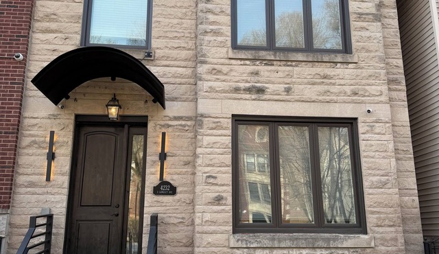 Luxury Living in Bronzeville with Oversized Rooftop