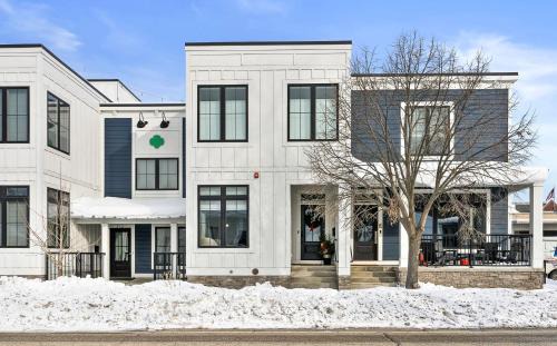 Luxury Living in downtown Grand Haven - Rooftop Deck