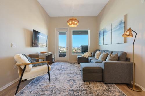 Luxury Living in N Park, 2BR, King Beds, Parking