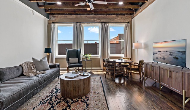 Luxury Living in the Heart of Downtown! Gorgeous living spaces and 2 bedrooms.