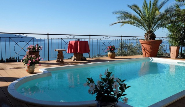 Luxury living on 100m2 with a magnificent view of Lake Garda - golf and biker paradise