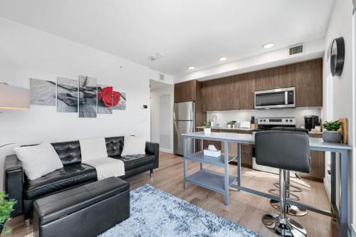 Luxury Living & Patio Vibes Minutes to DT Calgary!