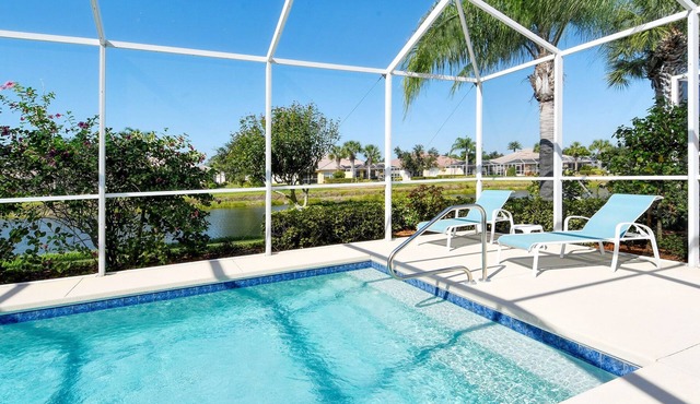 Luxury living Pool House just minutes drive to famous Siesta Key Beach!
