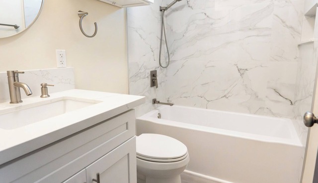Luxury Living Redefined with a Charming 2-bedroom apartment in Downey