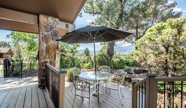 Luxury Living in Kissing Camels