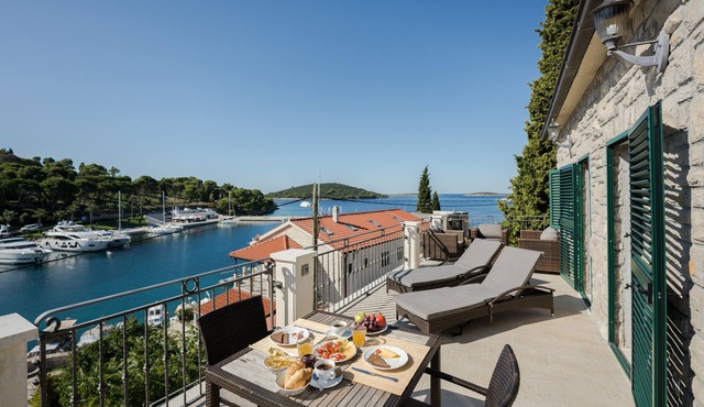LUXURY LOCATION: BAY, CASTLES & YACHTS OF MASLINICA BEFORE YOU * A DREAM!
