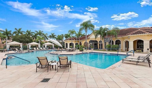 Luxury, Location & Convenience. w/2 King Beds. pet friendly, waterfront views