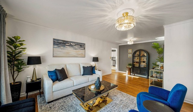 LUXURY & LOCATION!n200ft away from The Tulsa Expo Square!nSleeps up to 9!