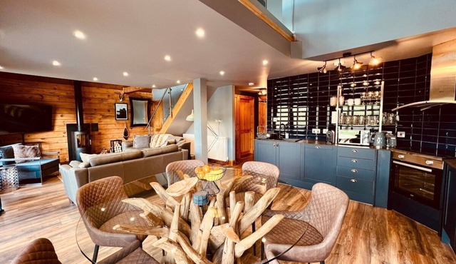 Luxury Loch Ness lodge with hot tub & sauna