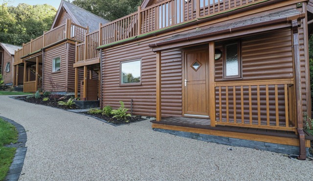 LUXURY LODGE 46, family friendly, with pool in Dyserth